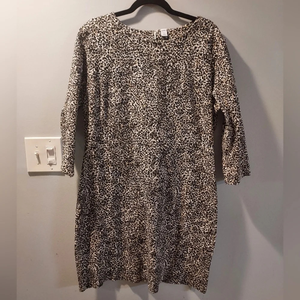 Old Navy Leopard Print 3/4 Sleeve Crew Neckline Dress in Size XL Extra Large